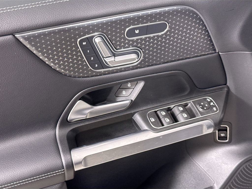 Certified 2025 Mercedes-Benz GLB 250 image 23
