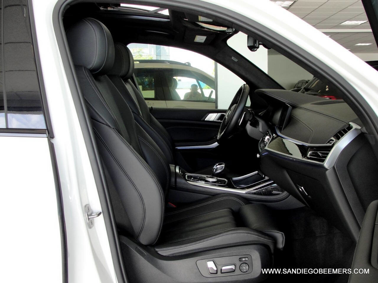 Used 2022 BMW X7 xDrive40i w/ M Sport Package image 32