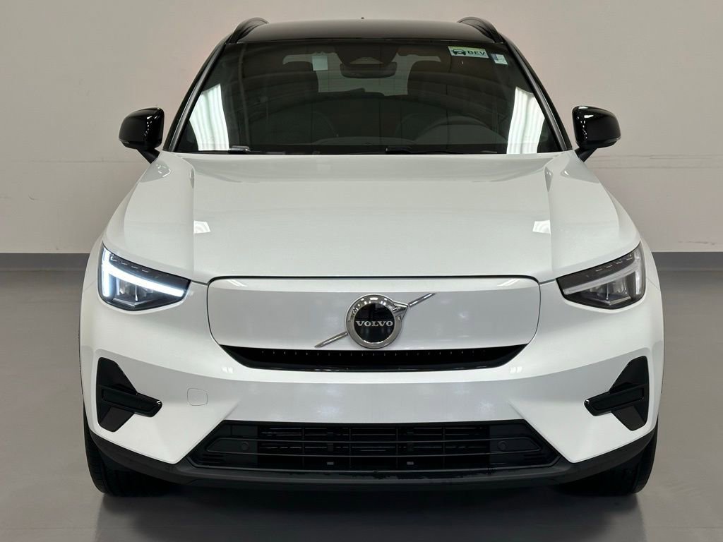 New 2024 Volvo XC40 Recharge Core w/ Protection Package Premier image 3