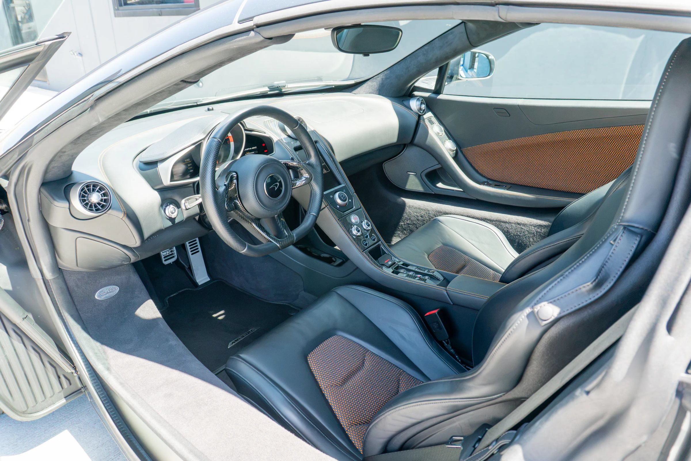Used 2014 McLaren MP4-12C Spider RWD image 55
