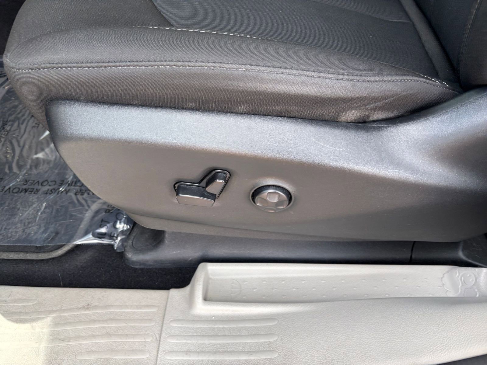 Used 2023 Chrysler Voyager LX FWD image 23