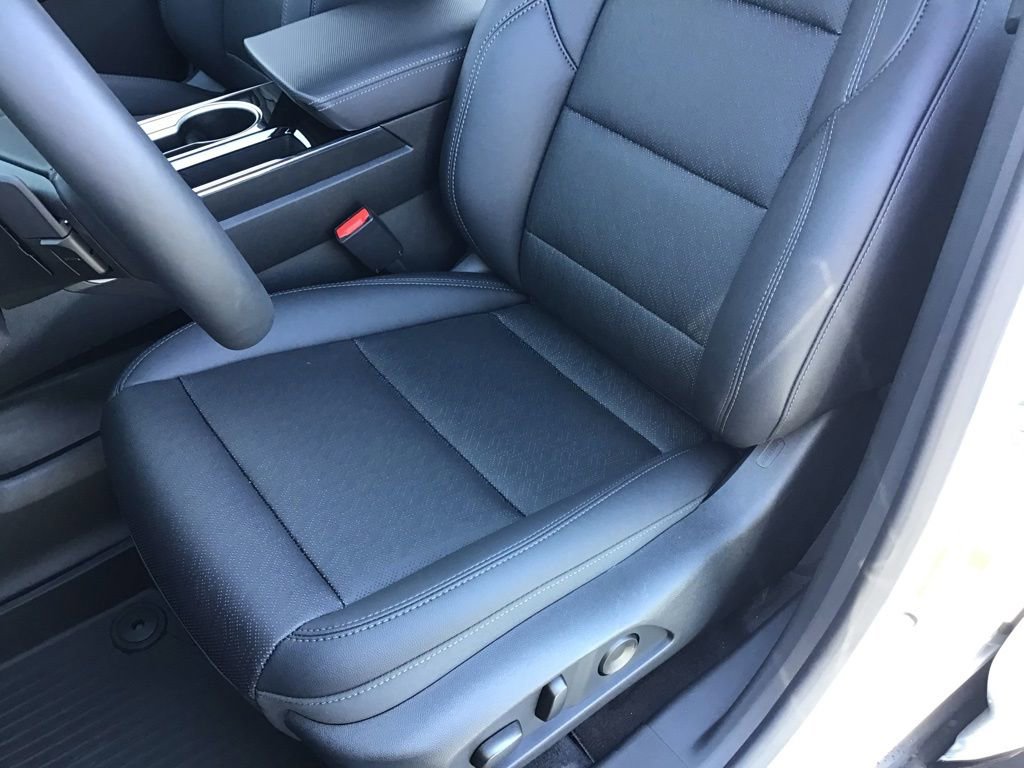 New 2026 Chevrolet Equinox LT w/ Convenience Package II image 8