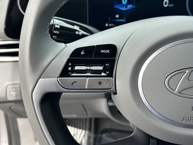 Certified 2025 Hyundai Elantra SEL FWD image 22