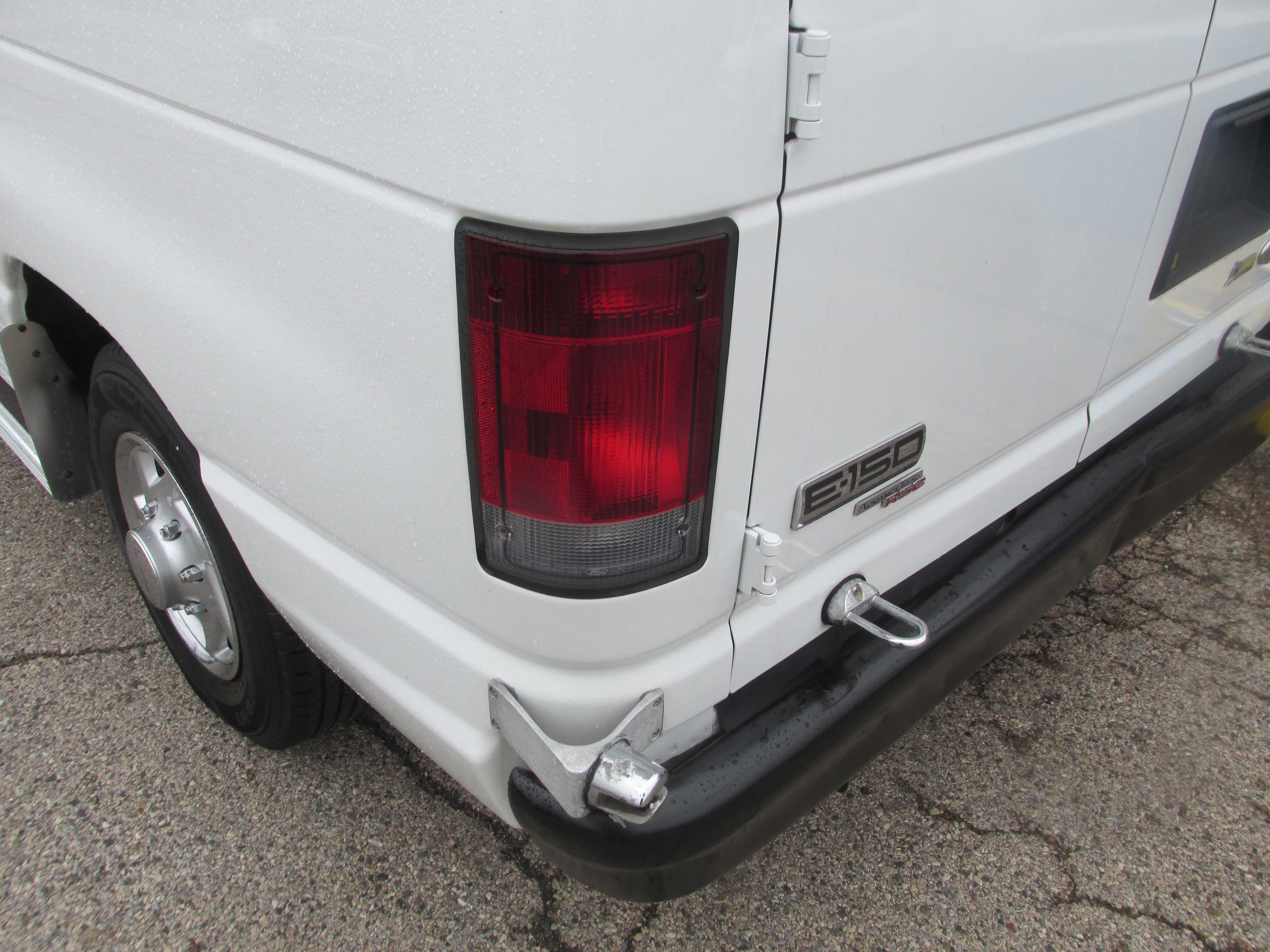 Used 2011 Ford E-150 and Econoline 150 XL image 11