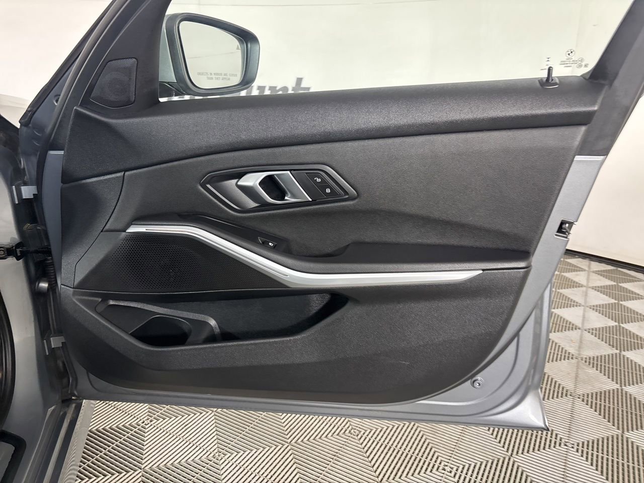 Used 2025 BMW 330i xDrive Sedan AWD/4WD image 25