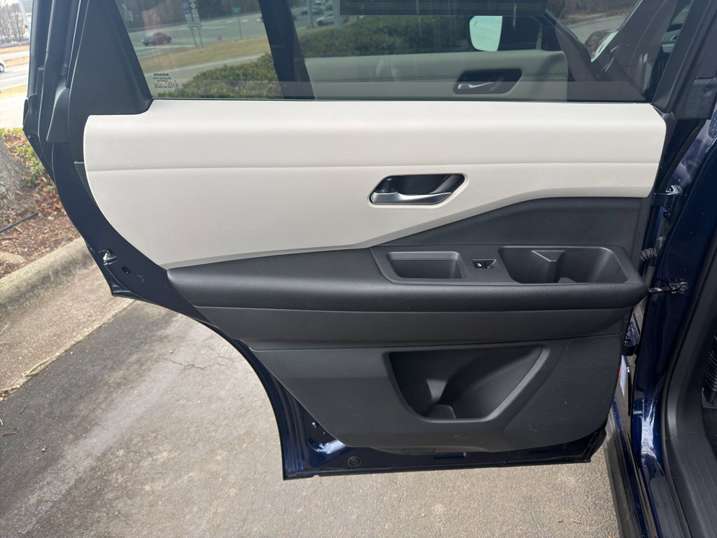 Certified 2022 Nissan Pathfinder SV w/ SV Premium Package image 32