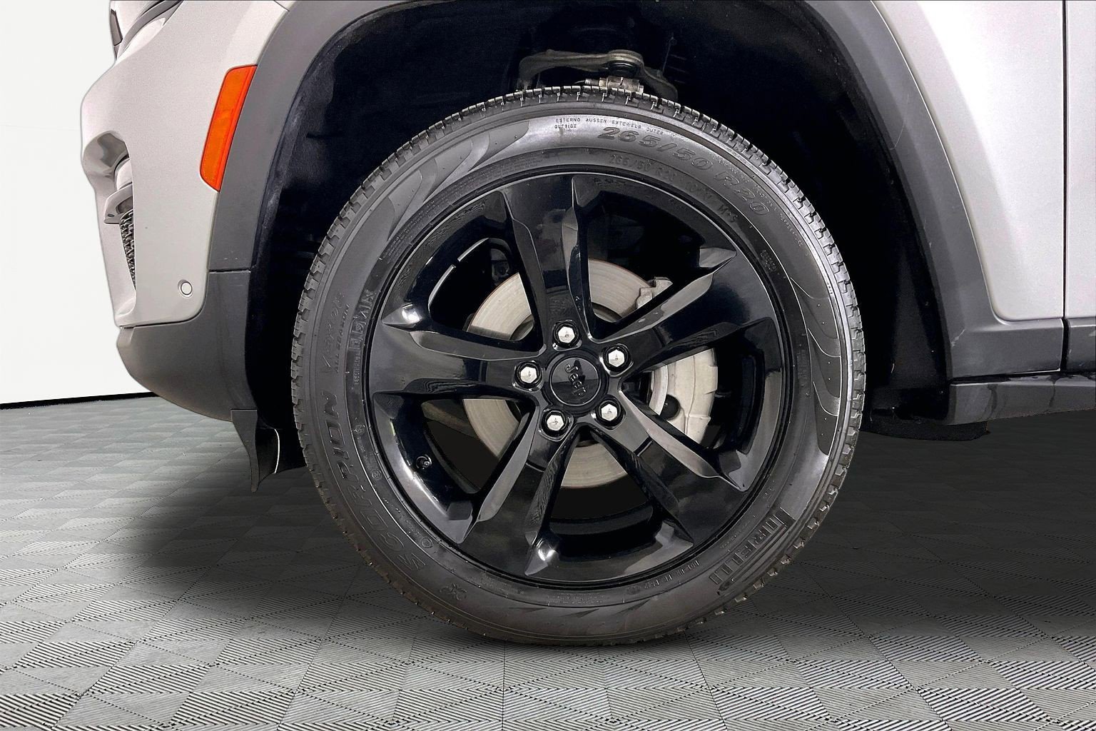 Used 2024 Jeep Grand Cherokee Limited w/ Luxury Tech Group II AWD/4WD image 13
