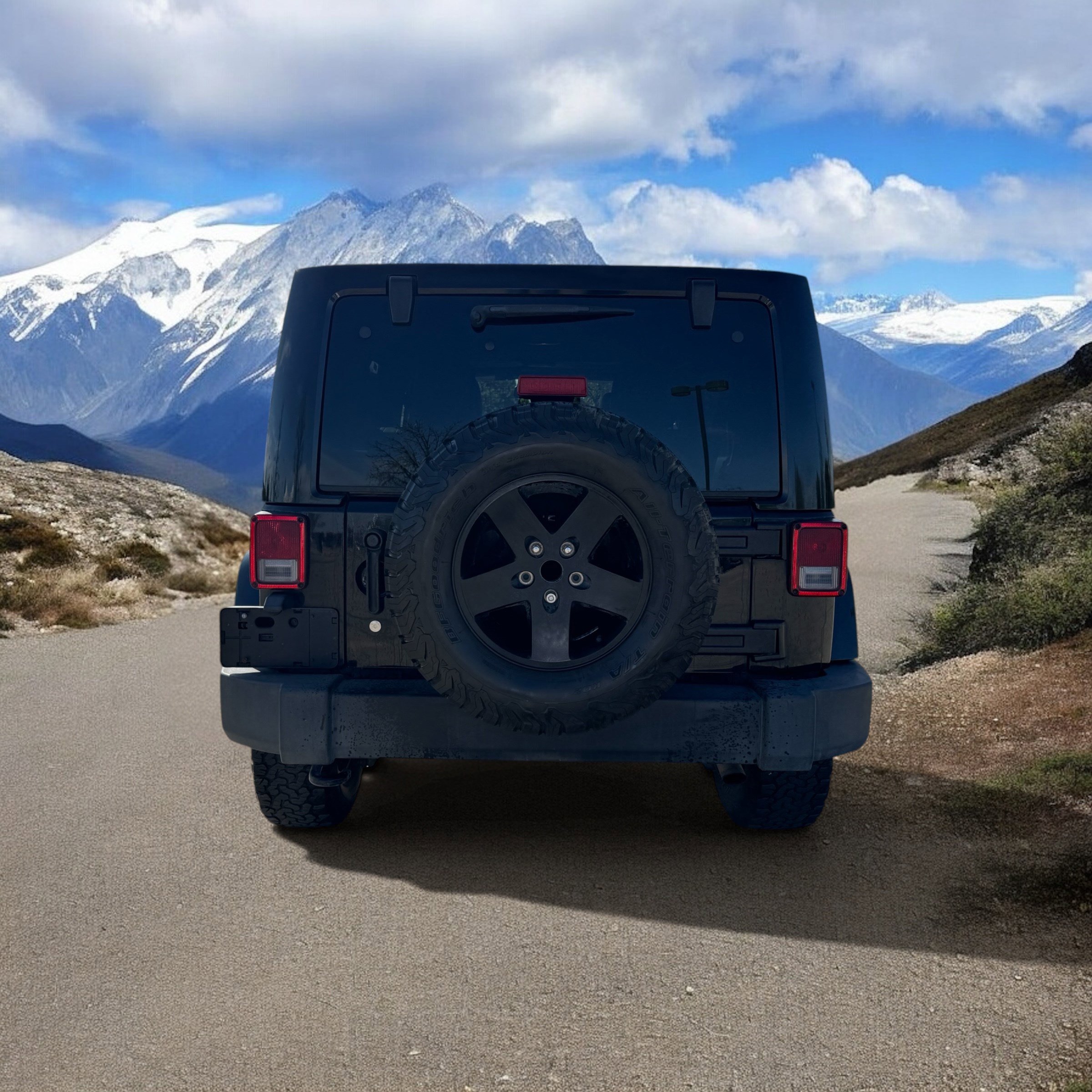 Used 2015 Jeep Wrangler Unlimited Sahara AWD/4WD image 4