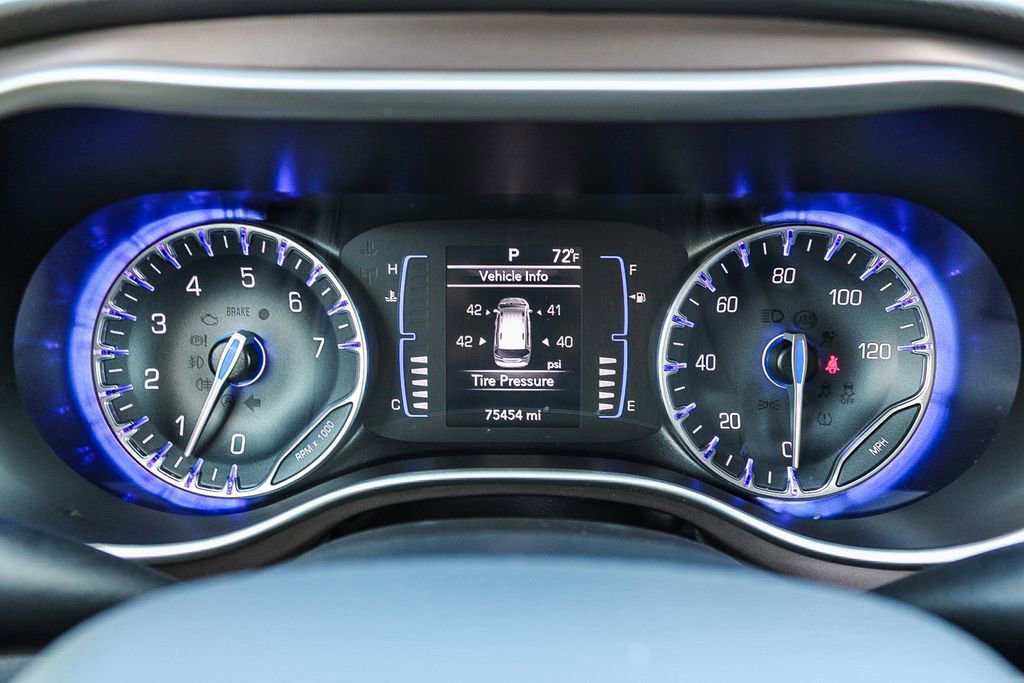 Used 2021 Chrysler Voyager L image 24