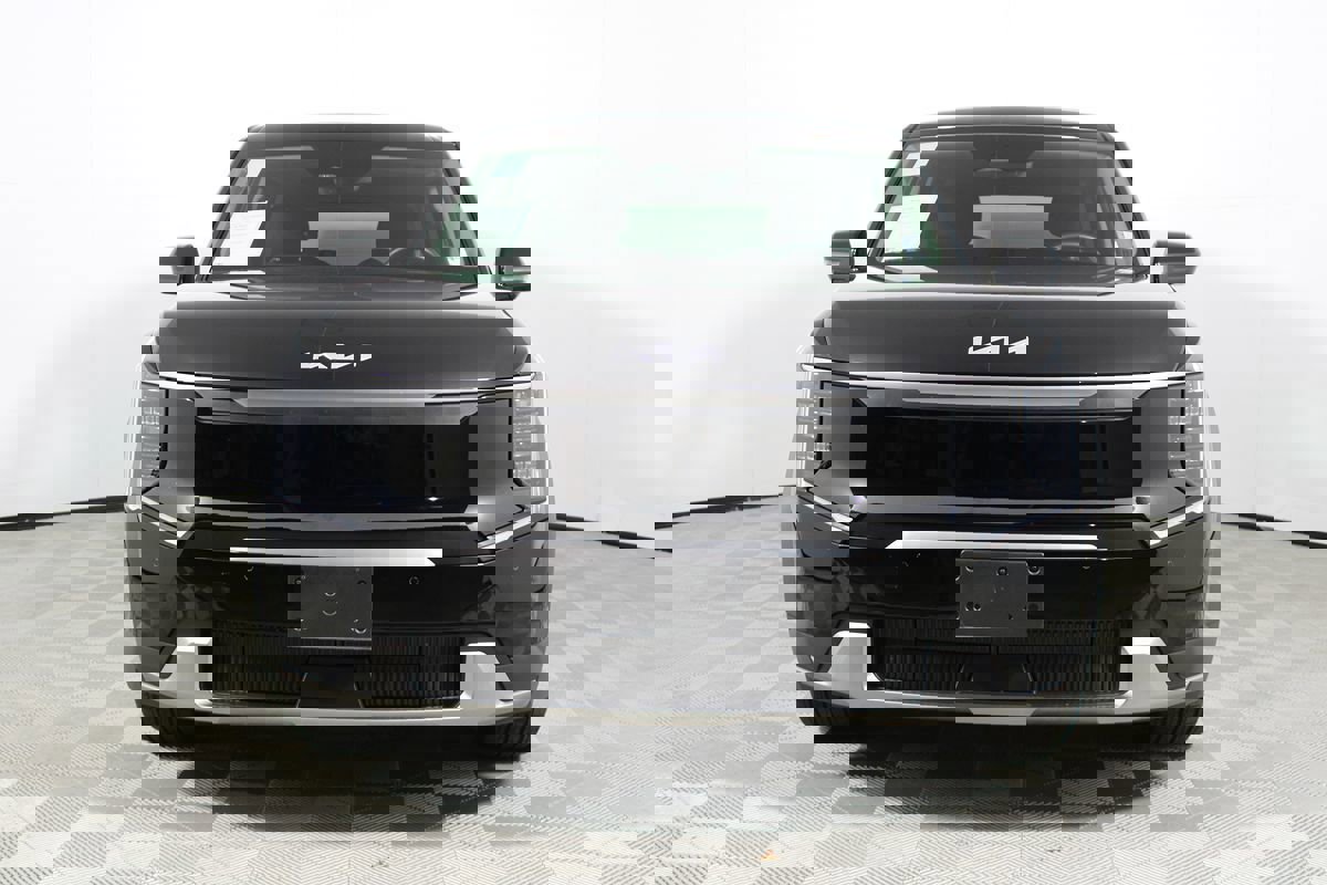 Used 2025 Kia EV9 Light Long Range image 2