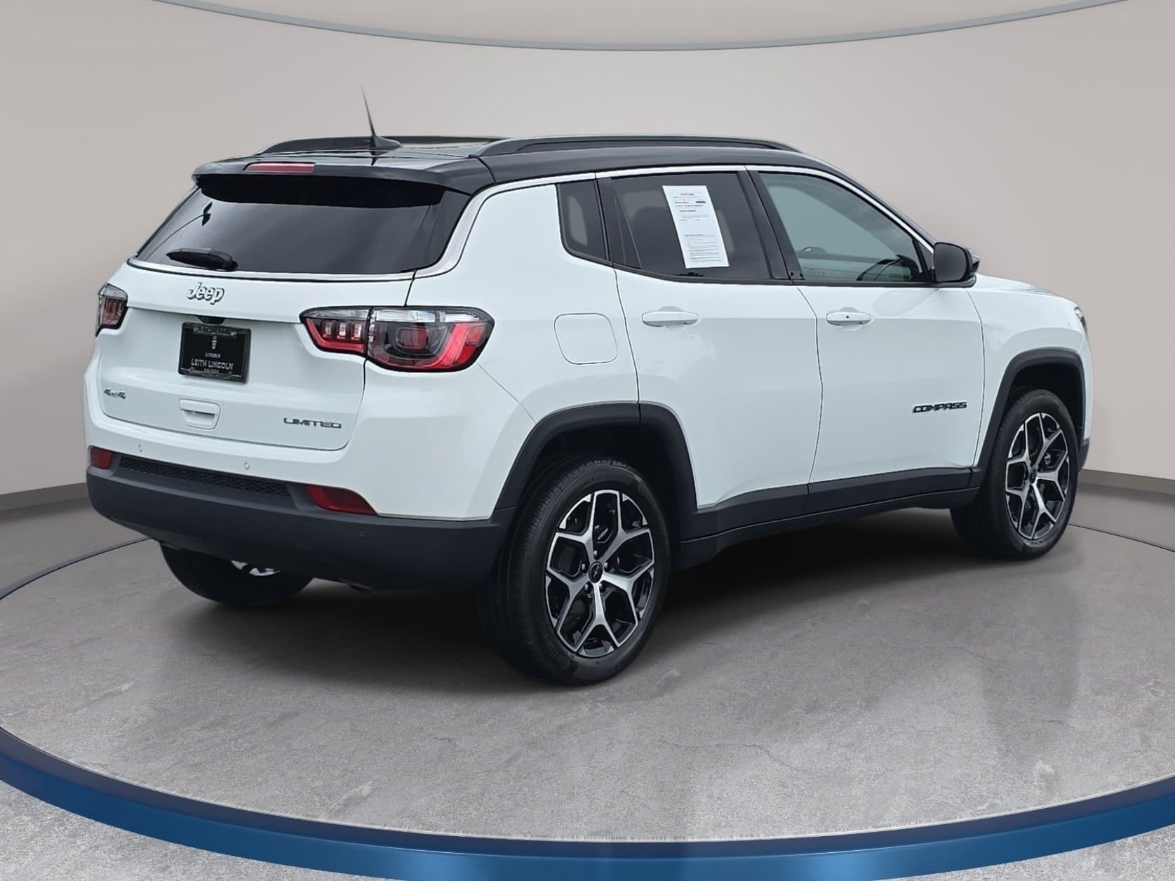 Used 2025 Jeep Compass Limited w/ Sun & Sound Group AWD/4WD image 5