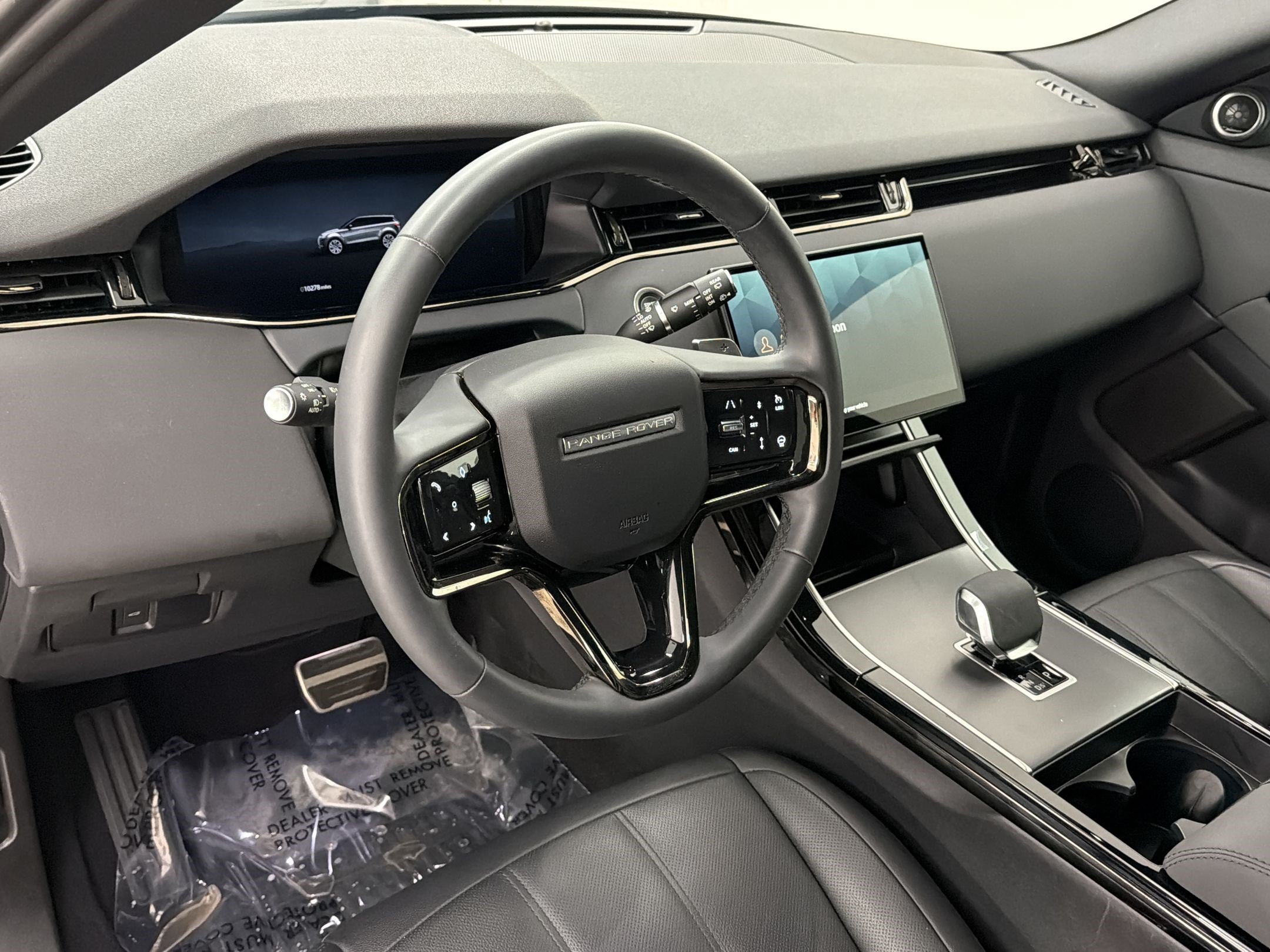 Used 2025 Land Rover Range Rover Evoque Dynamic SE AWD/4WD image 4