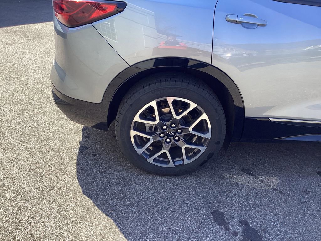 Used 2023 Chevrolet Blazer RS w/ Driver Confidence II Package image 28