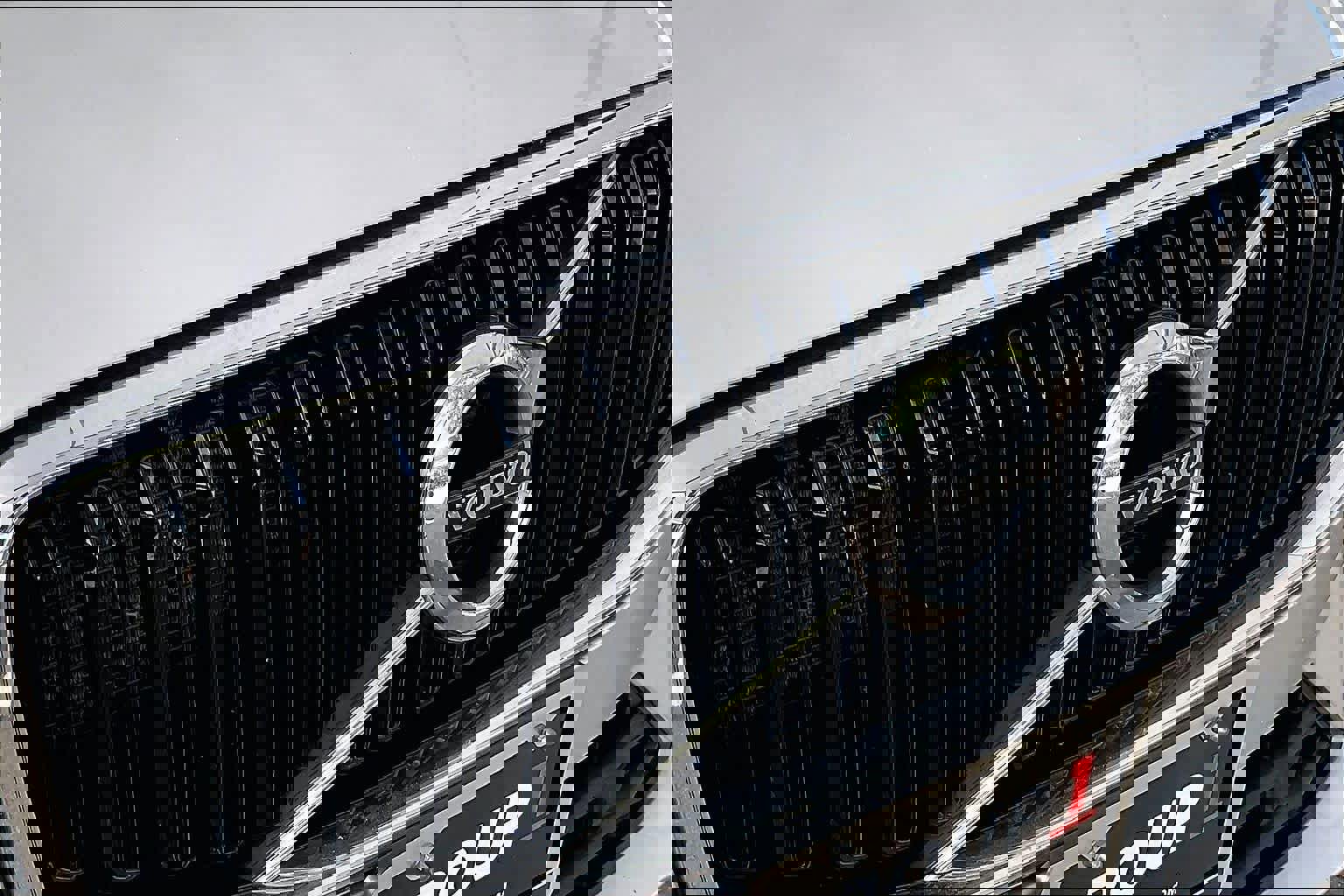 Used 2021 Volvo XC60 T6 Momentum image 30