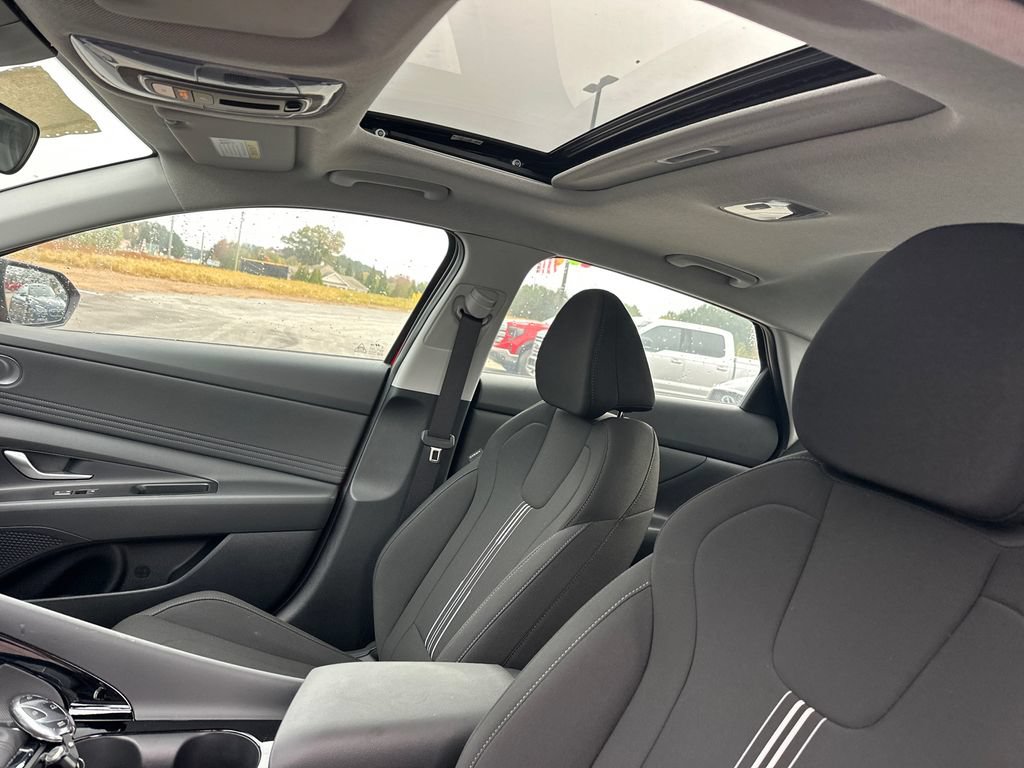 New 2025 Hyundai Elantra SEL FWD image 36
