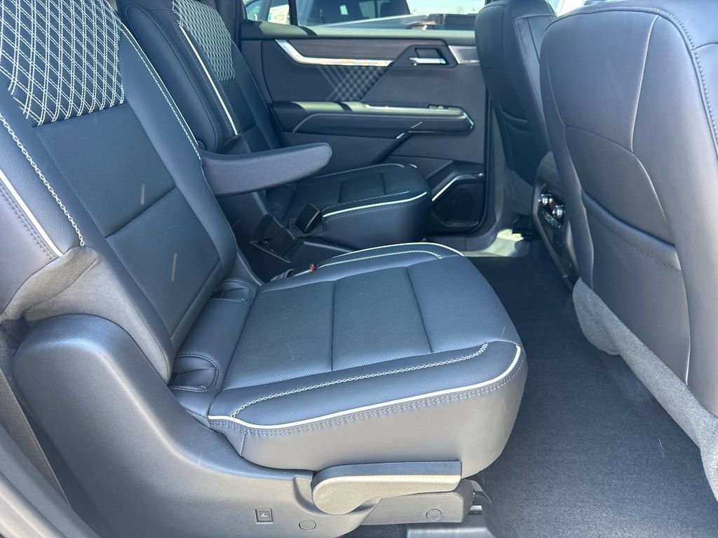 Used 2024 GMC Acadia Denali w/ Super Cruise Package FWD image 16