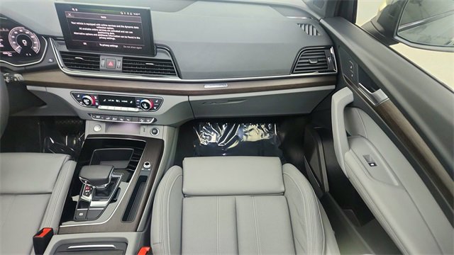 Used 2024 Audi Q5 e Prestige w/ Prestige Package image 39