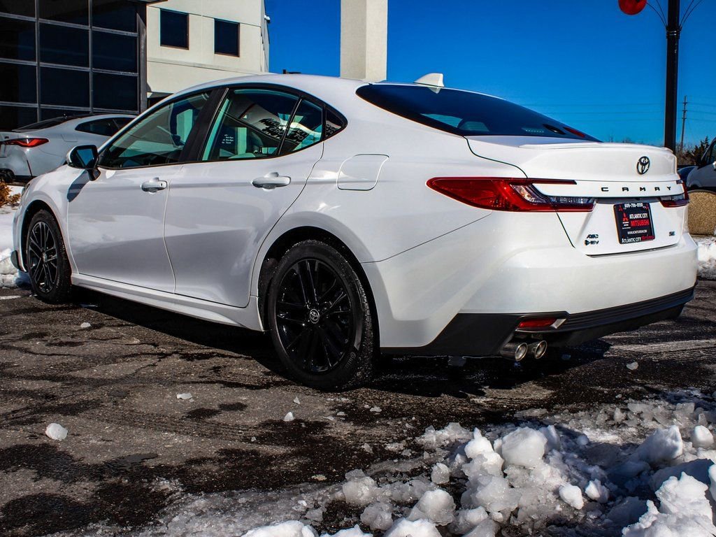 Used 2025 Toyota Camry SE image 4