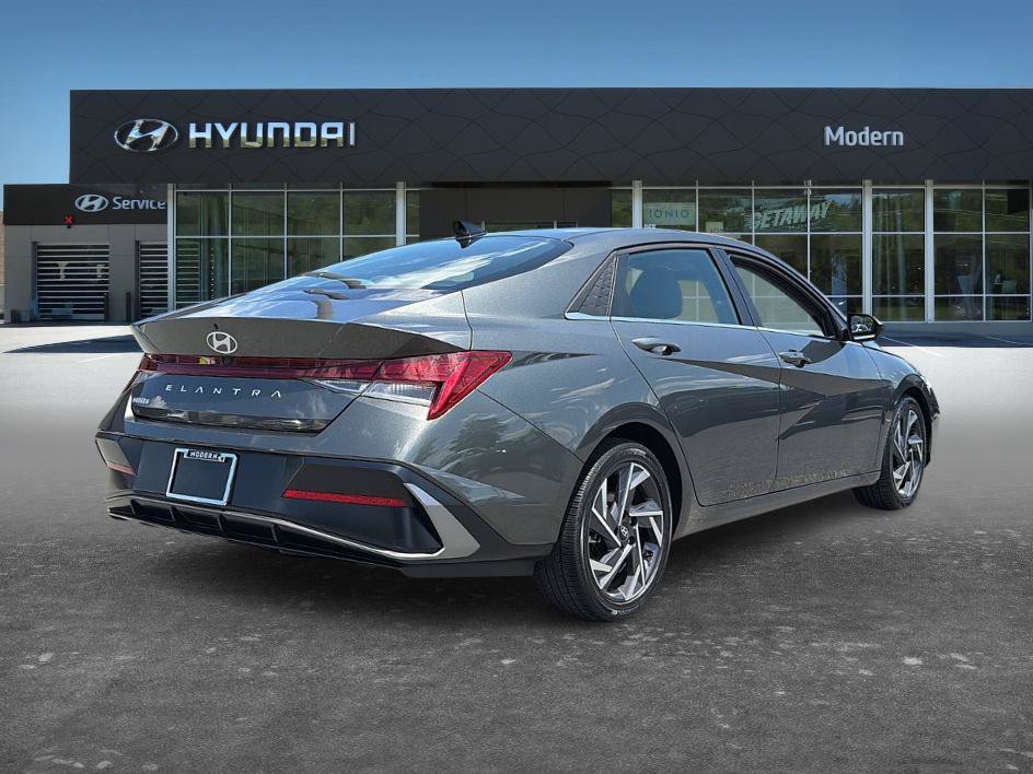 Certified 2025 Hyundai Elantra SEL FWD image 4