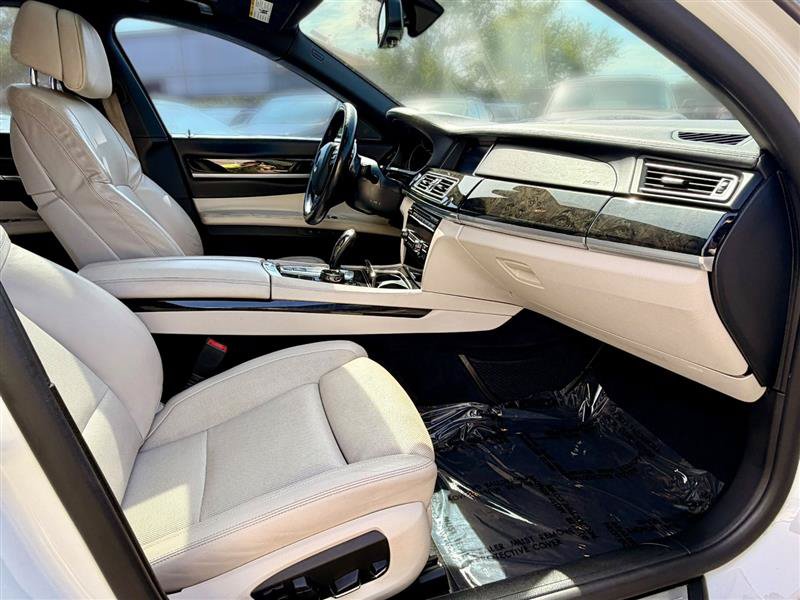 Used 2015 BMW 750Li xDrive AWD/4WD image 9