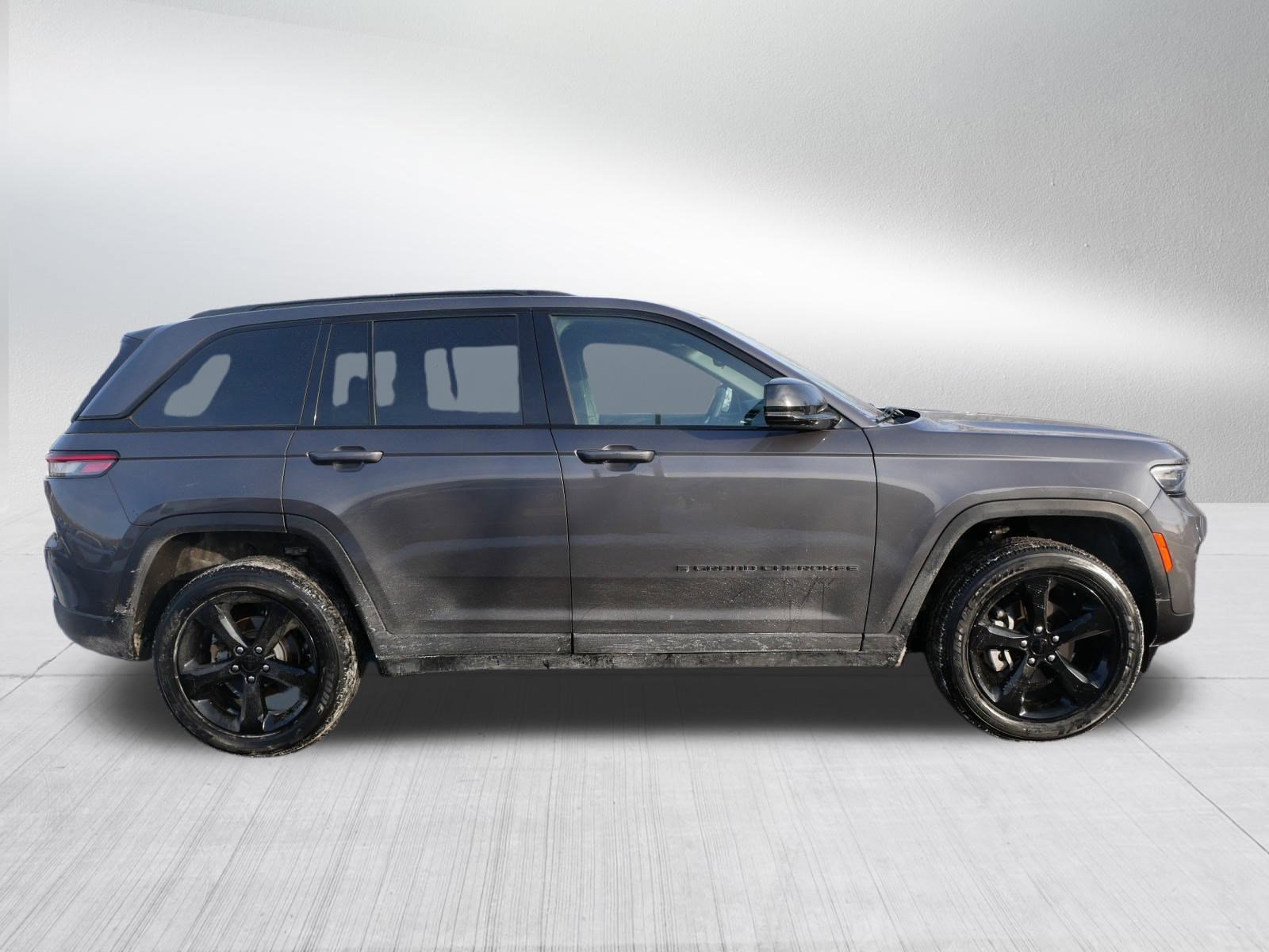 Used 2023 Jeep Grand Cherokee Altitude image 8