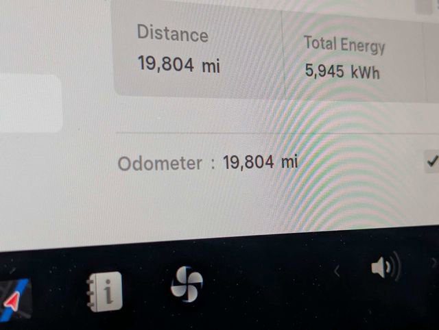 Used 2024 Tesla Model Y Performance image 18