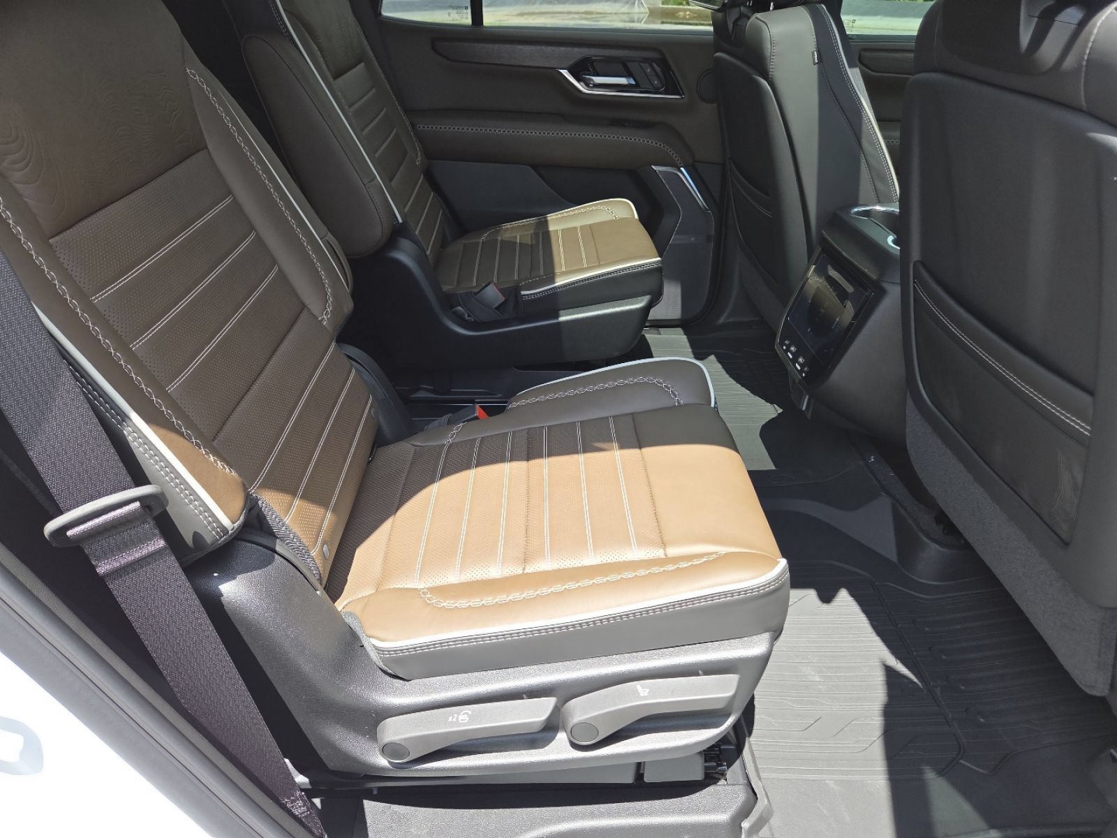 New 2026 GMC Yukon Denali Ultimate AWD/4WD image 29