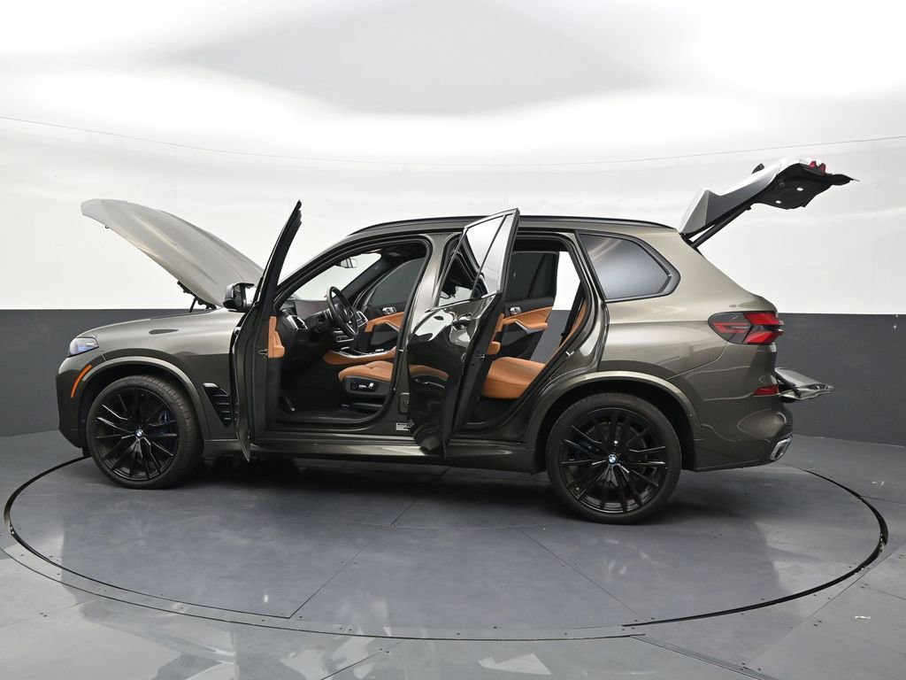 Used 2025 BMW X5 M60i image 30