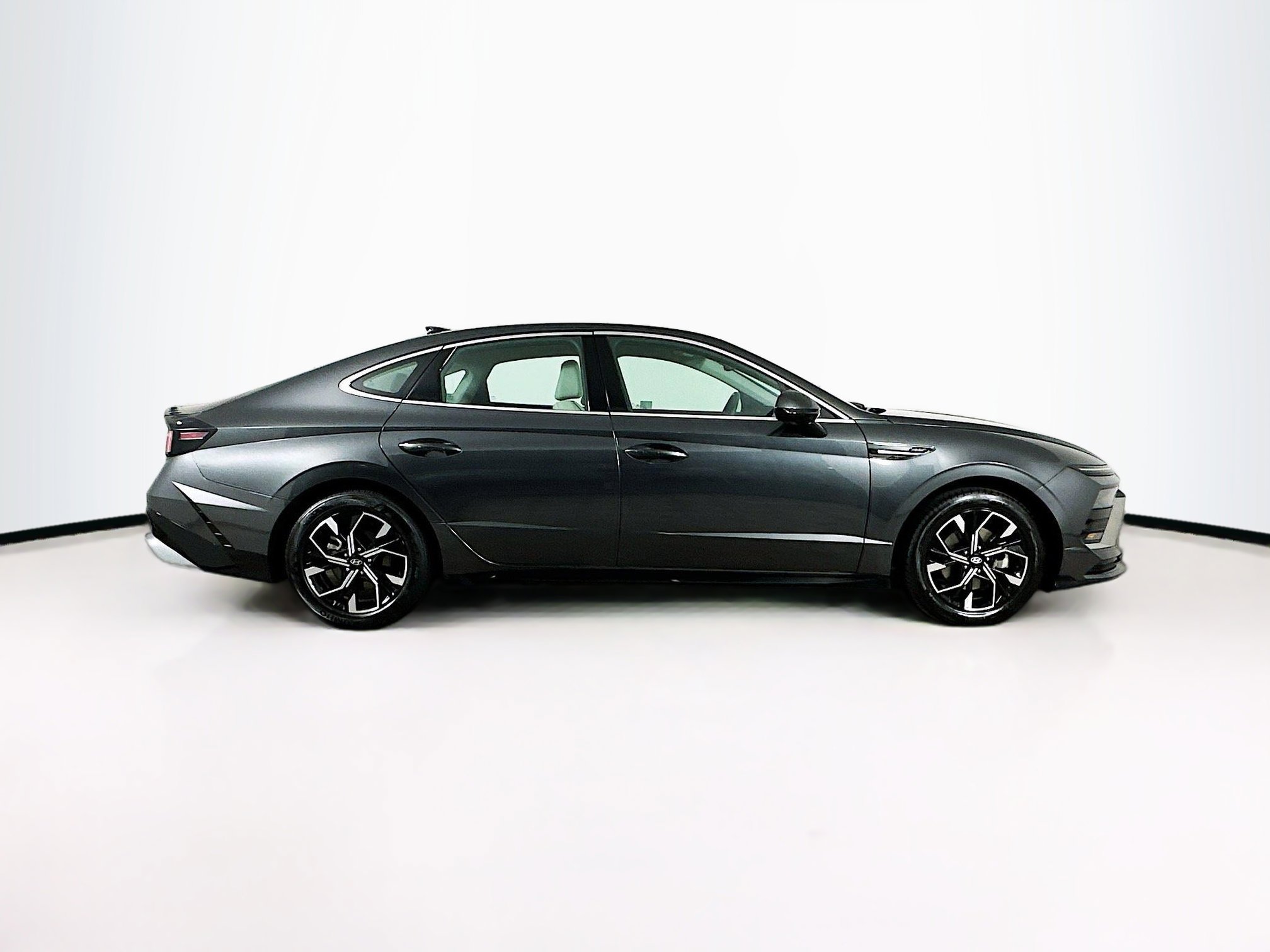 Used 2025 Hyundai Sonata SEL FWD image 10
