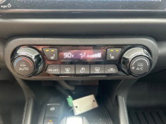 Used 2024 Nissan Kicks SR w/ SR Premium Package image 23