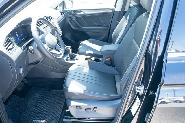 Certified 2023 Volkswagen Tiguan SE FWD image 18