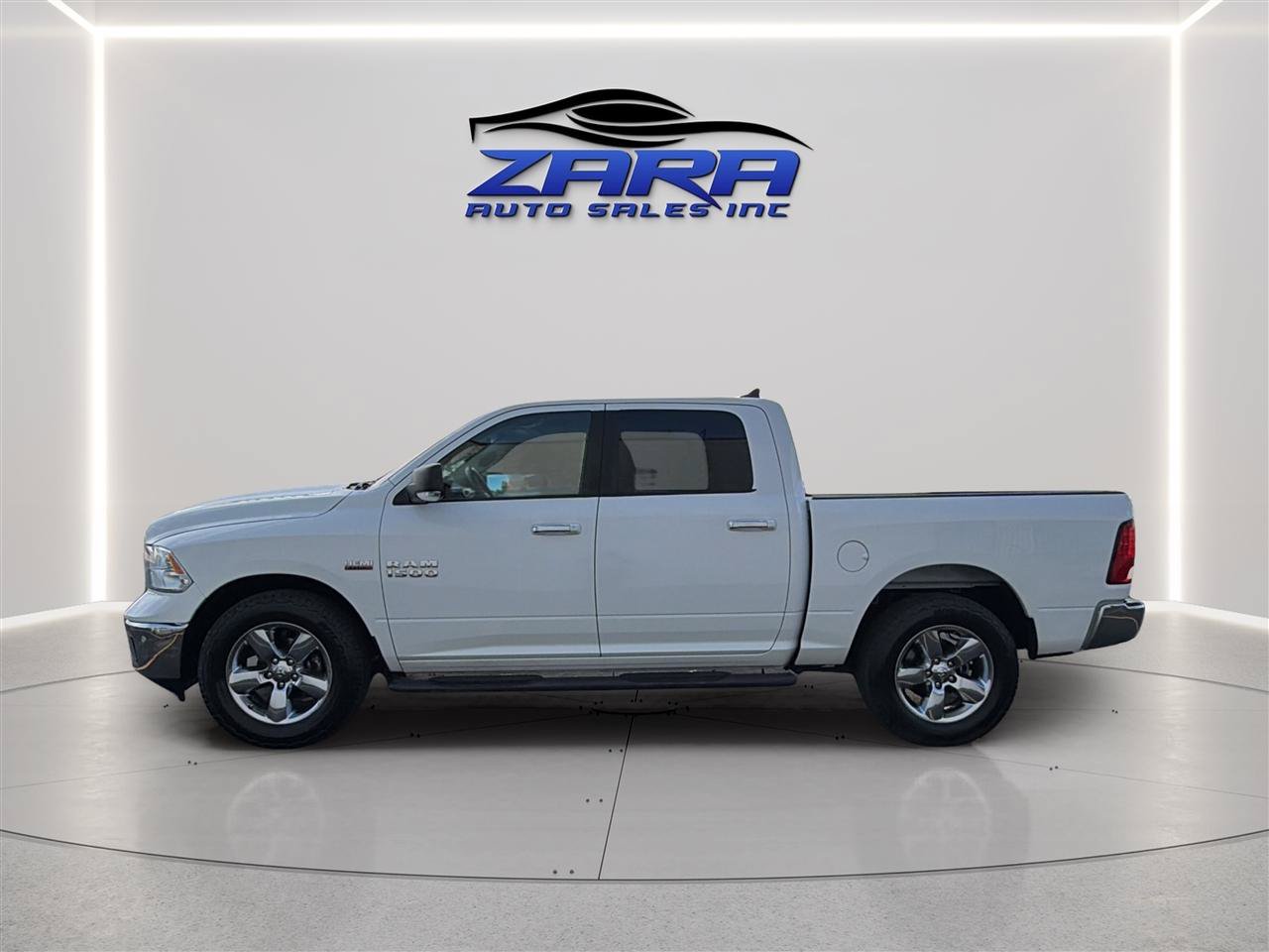 Used 2017 RAM 1500 Lone Star AWD/4WD image 4