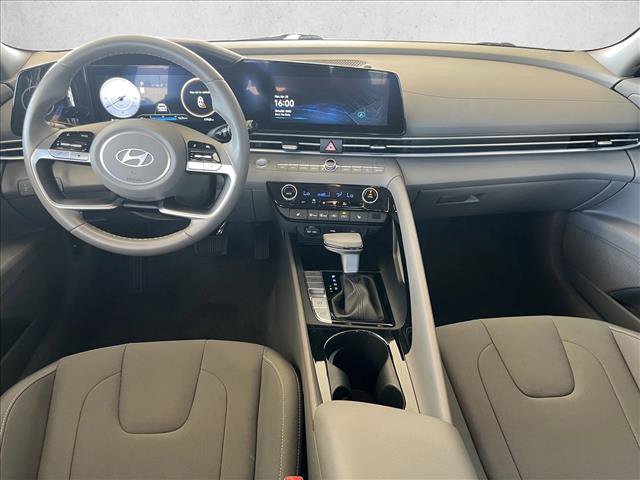Used 2025 Hyundai Elantra SEL FWD image 11