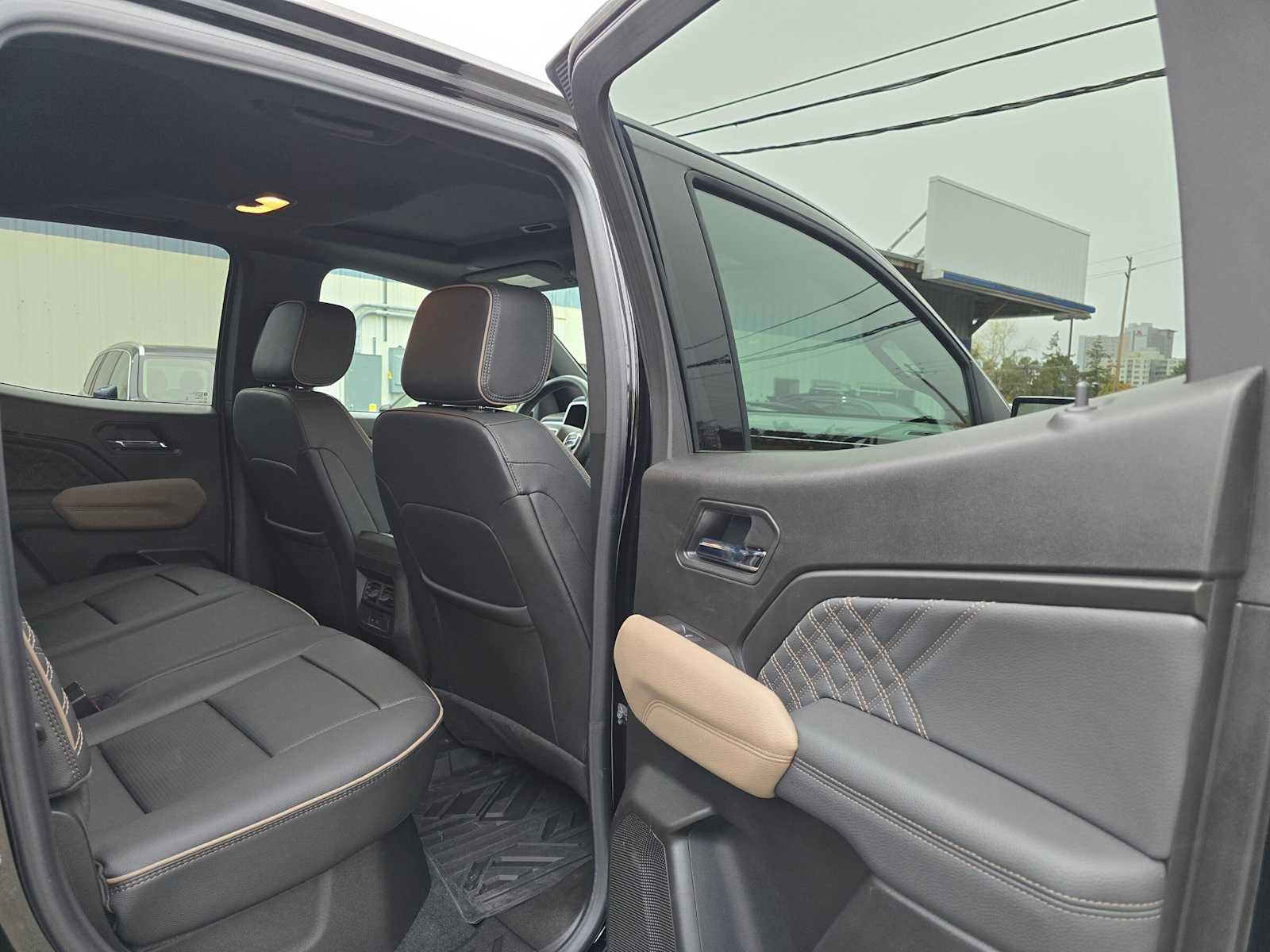 Used 2025 GMC Canyon Denali w/ LPO, Denali Black Edition AWD/4WD image 13