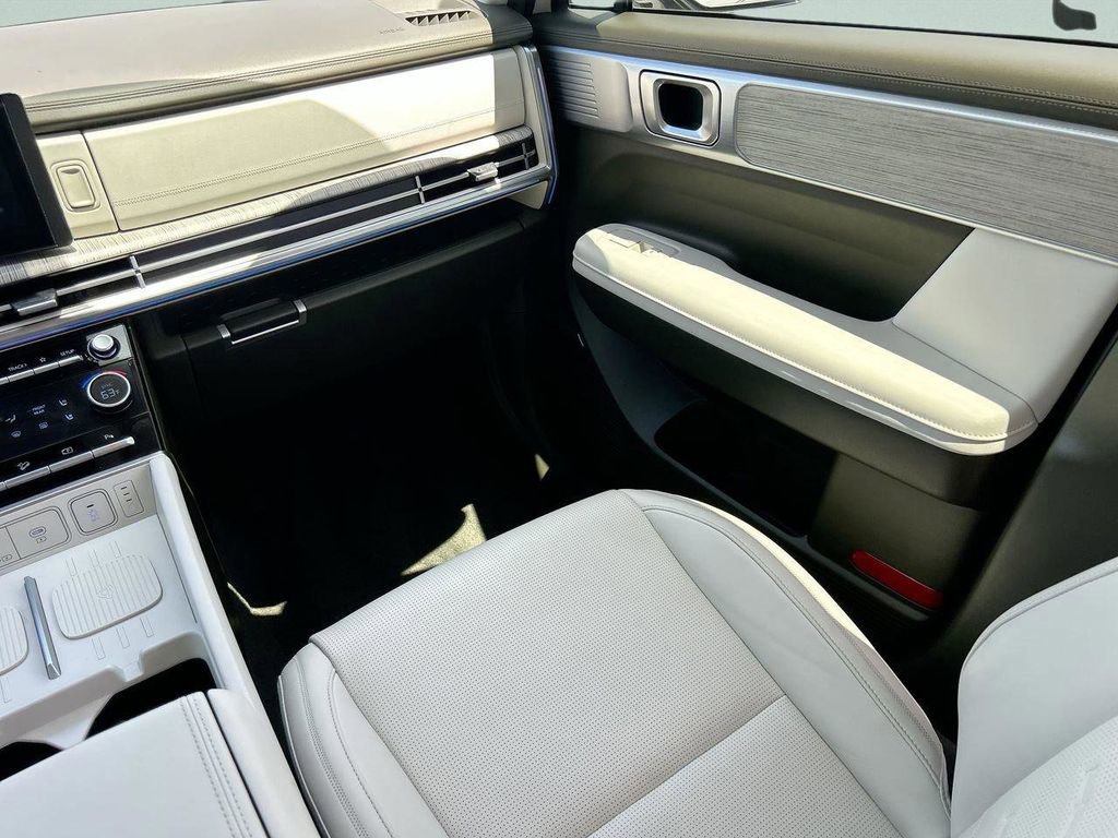 Certified 2025 Hyundai Santa Fe Calligraphy FWD image 21