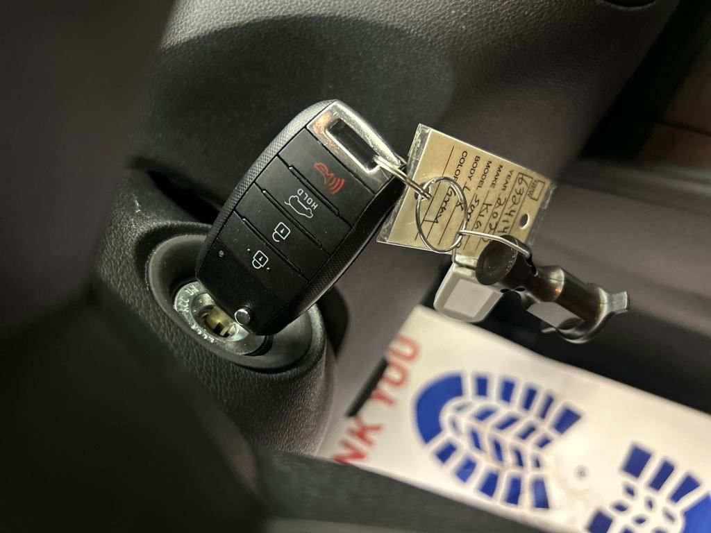 Used 2020 Kia Sorento LX image 46