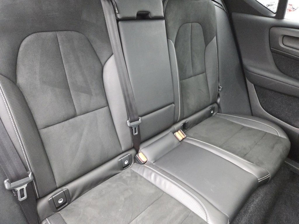 Used 2019 Volvo XC40 T5 R-Design image 36