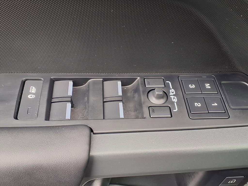 Used 2024 Land Rover Defender 130 X image 11