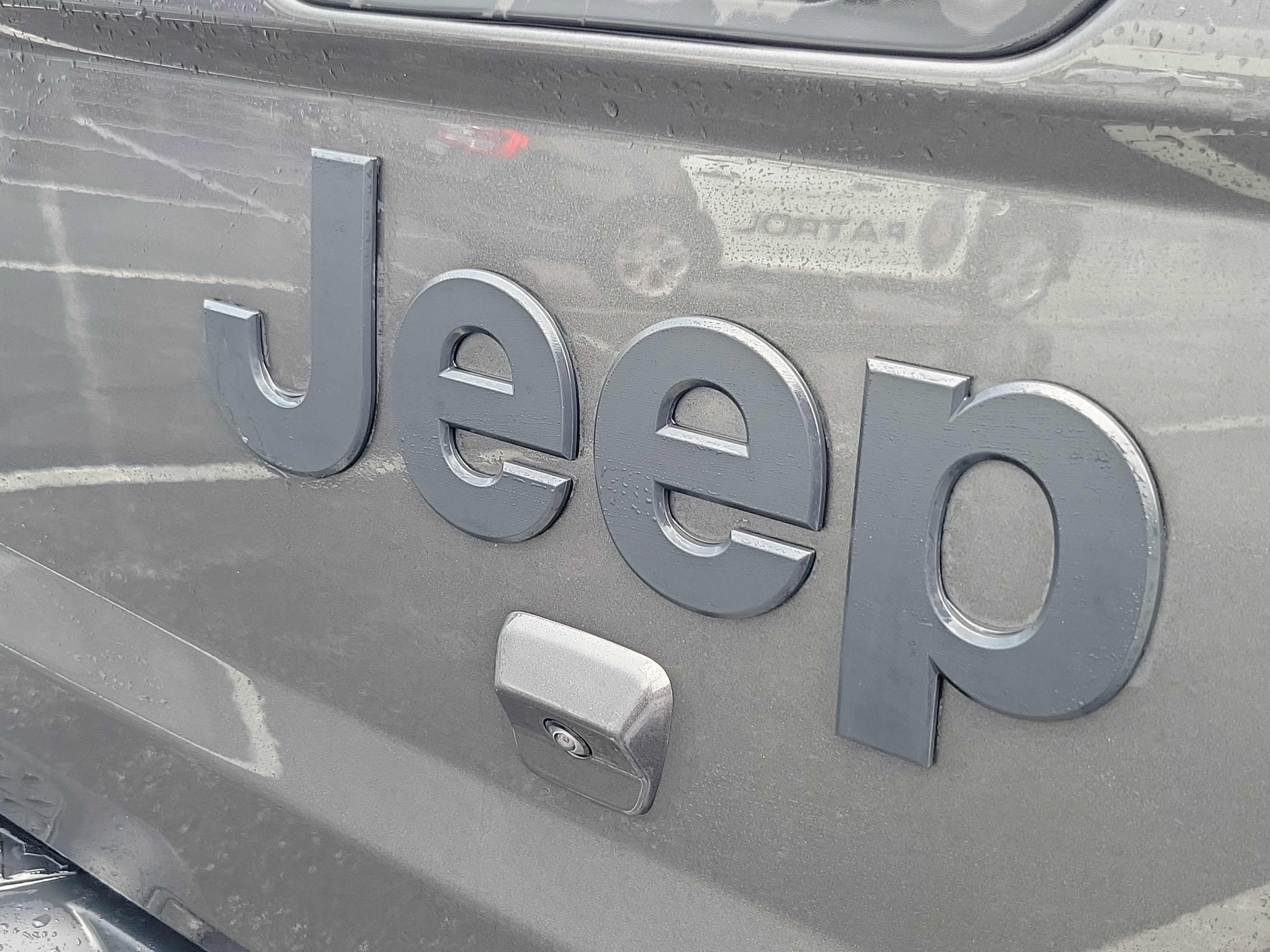 Used 2022 Jeep Gladiator Sport AWD/4WD image 7