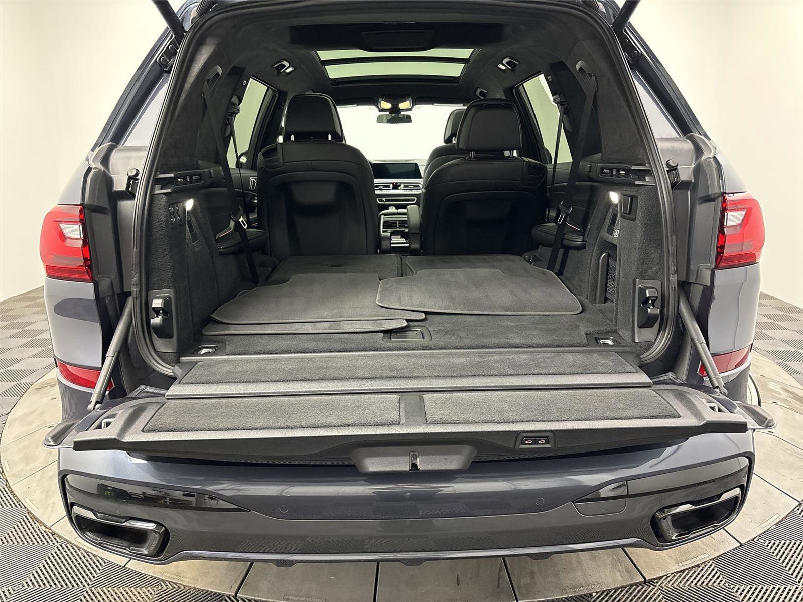 Used 2022 BMW X7 xDrive40i w/ M Sport Package AWD/4WD image 21