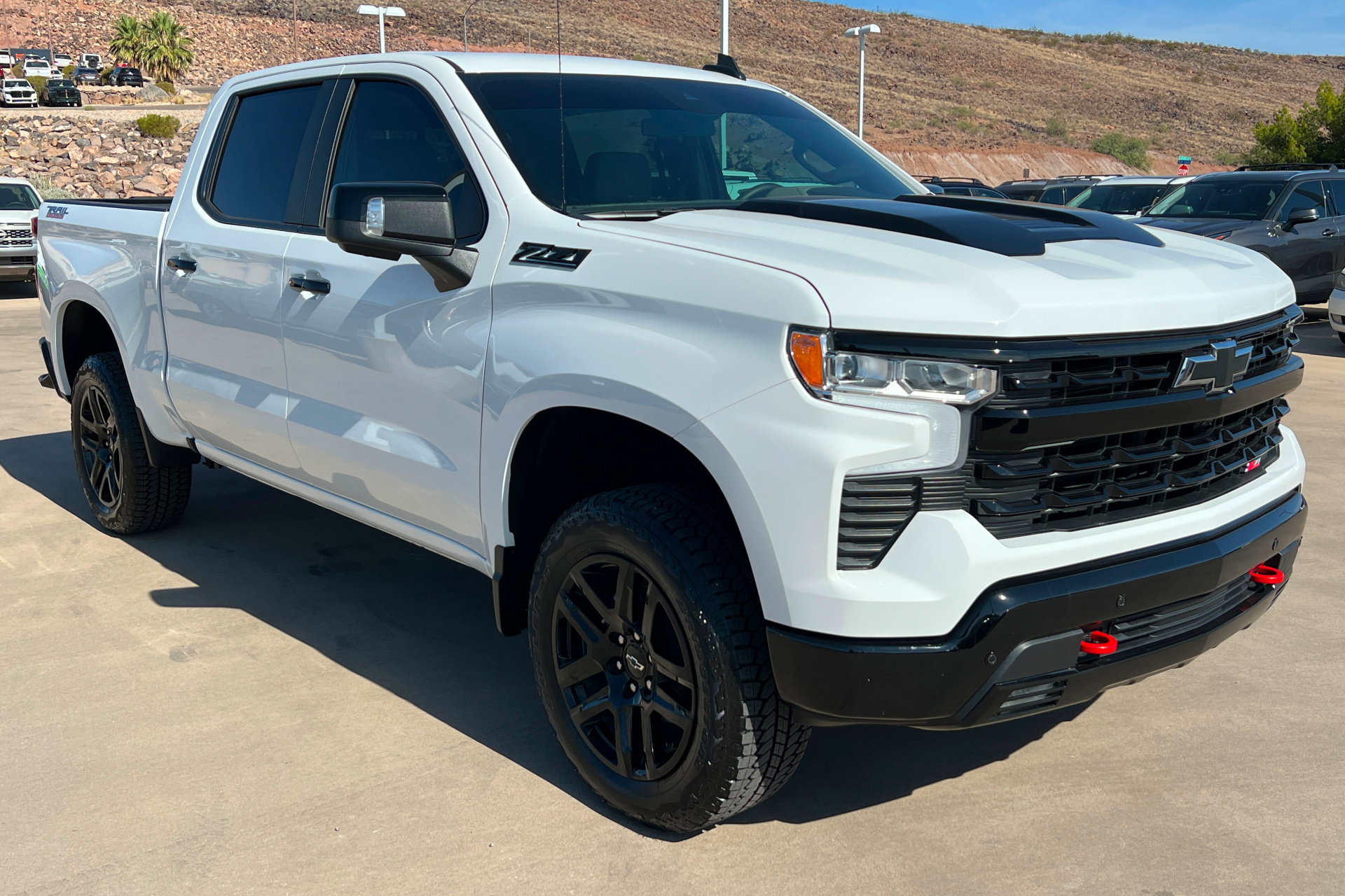 Used 2025 Chevrolet Silverado 1500 LT Trail Boss w/ Convenience Package II AWD/4WD image 8