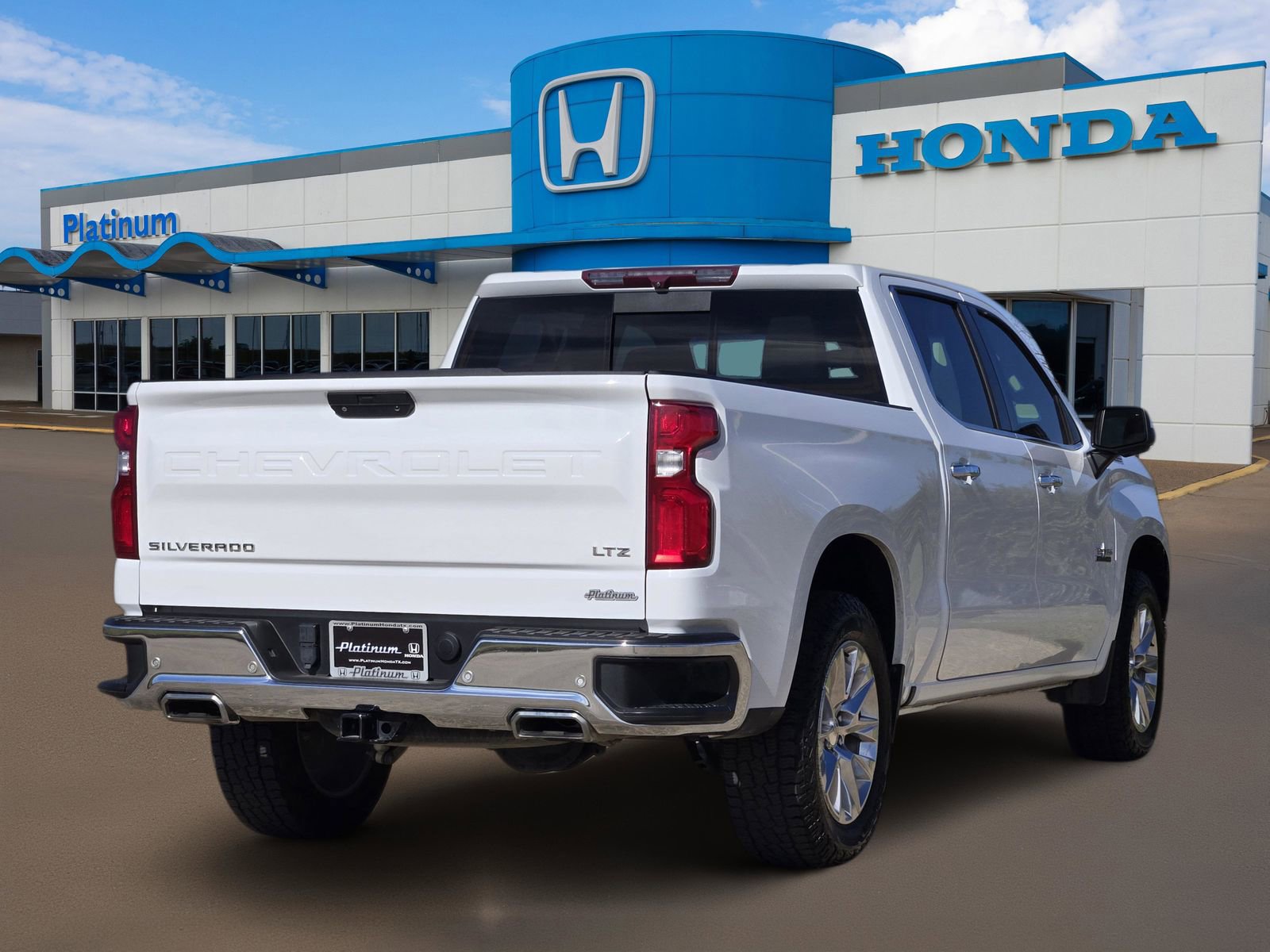 Used 2022 Chevrolet Silverado 1500 LTZ w/ LTZ Premium Package image 4