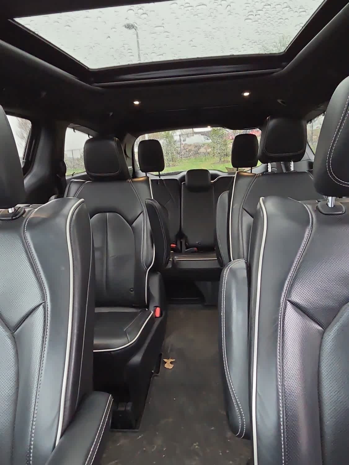 Used 2020 Chrysler Pacifica Limited w/ Advanced Safetytec Group FWD image 8