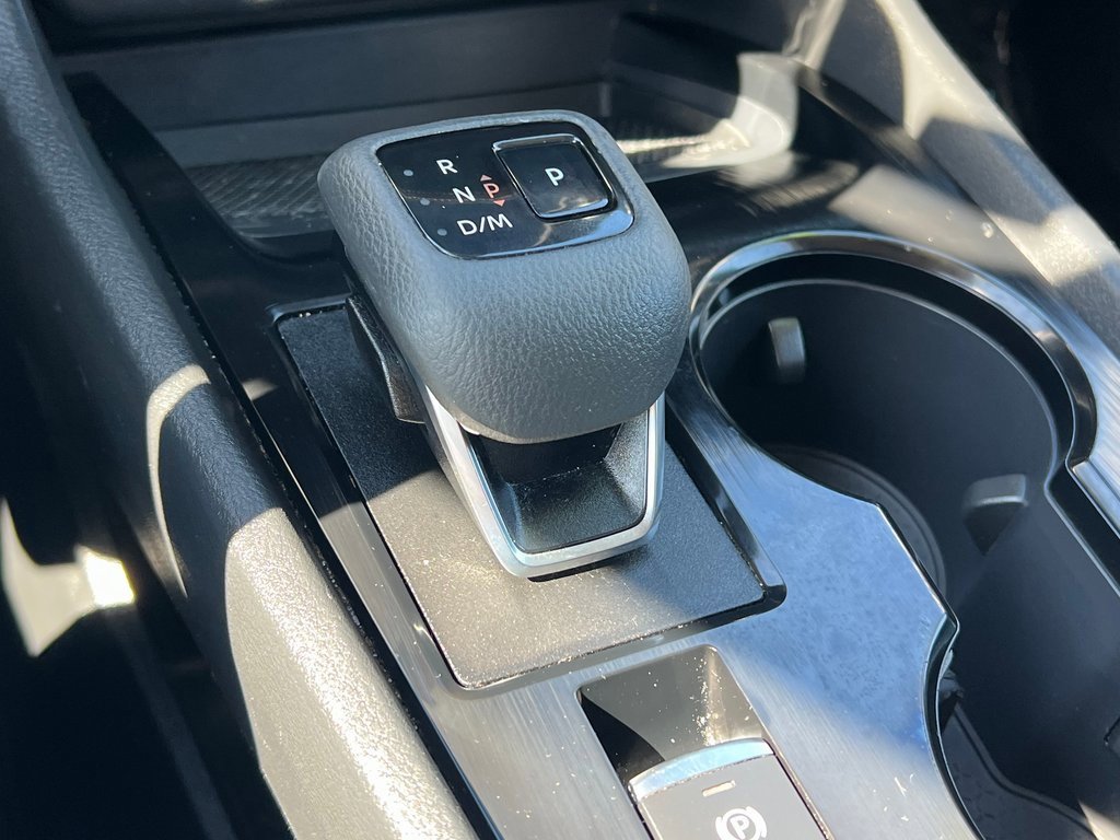 Used 2024 Nissan Rogue SV image 31