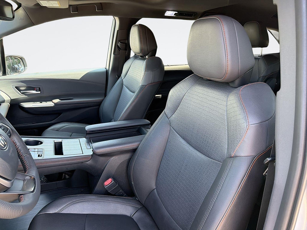 Used 2024 Toyota Sienna XSE w/ XSE Plus Package FWD image 23