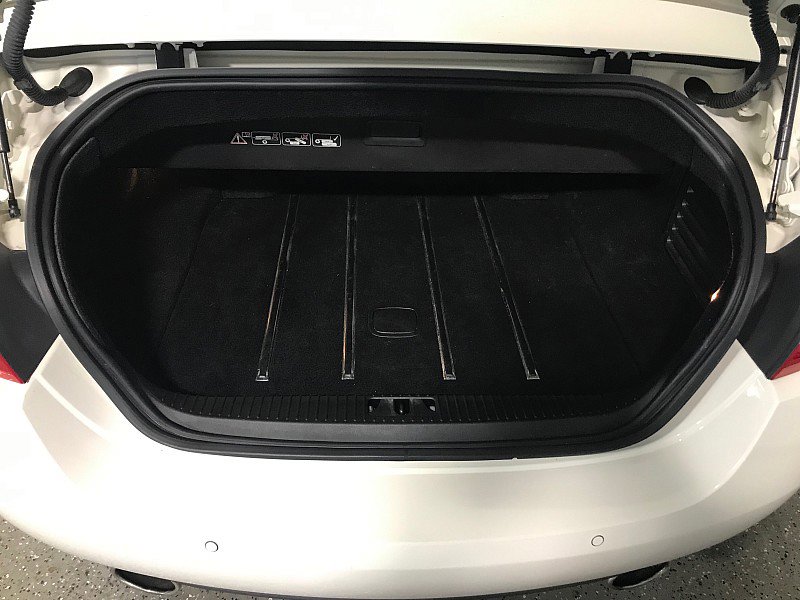 Used 2010 Jaguar XK Convertible image 32