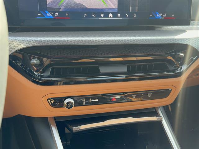 New 2025 BMW 330i xDrive Sedan w/ Convenience Package AWD/4WD image 43