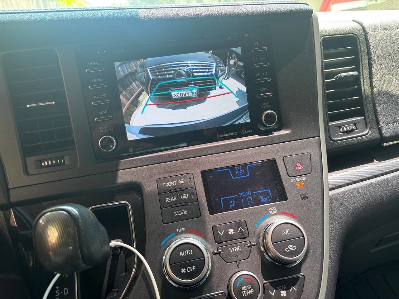 Used 2020 Toyota Sienna SE w/ Carpet Mat Package FWD image 13