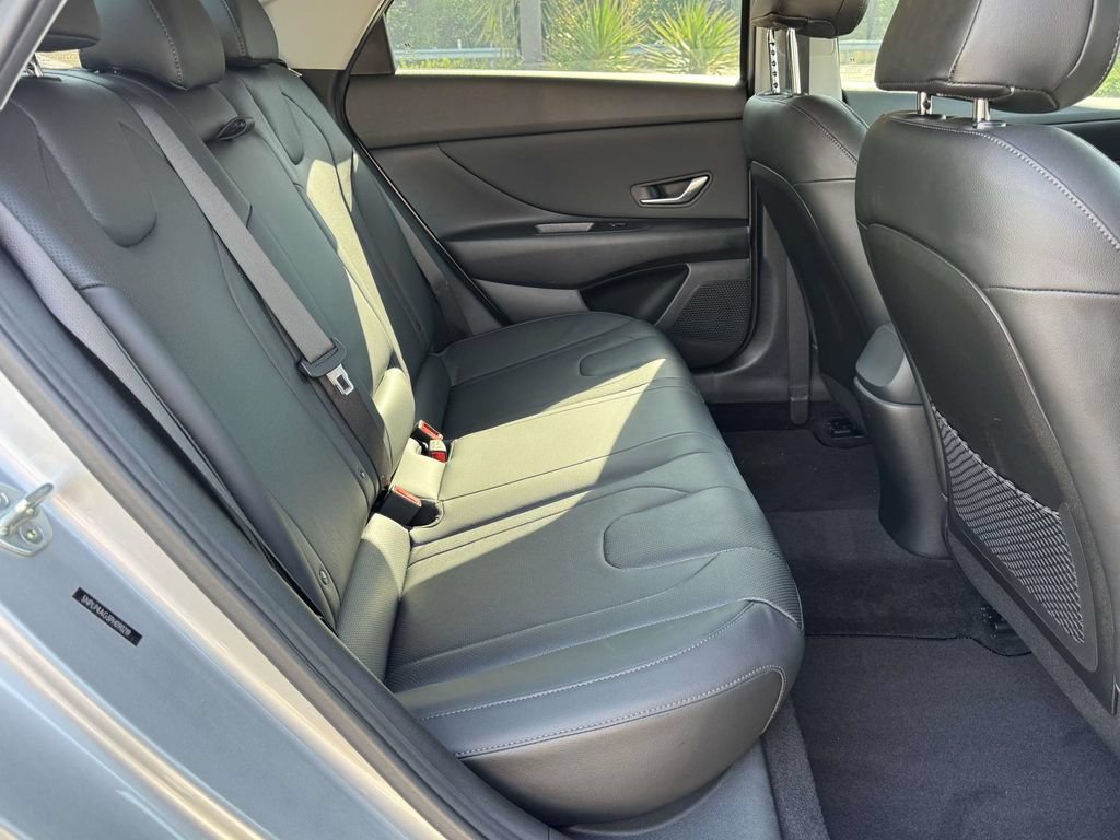 Used 2023 Hyundai Elantra Limited FWD image 16