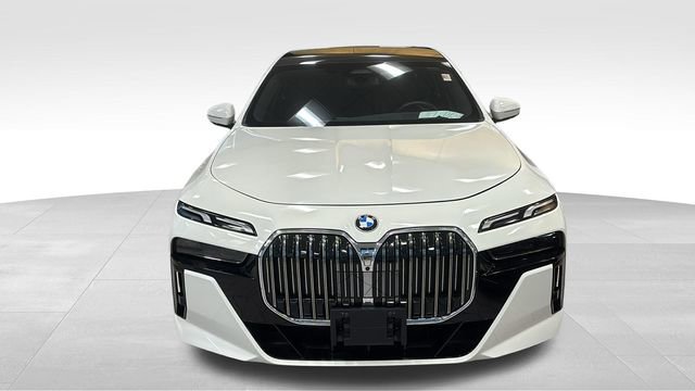 Used 2025 BMW 740i xDrive AWD/4WD image 7
